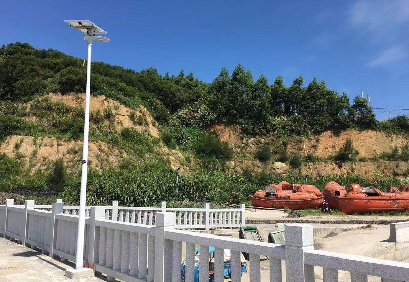 設定太陽能路燈的過充保護電壓臨界值